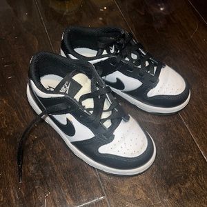 Nike dunks! Size 9